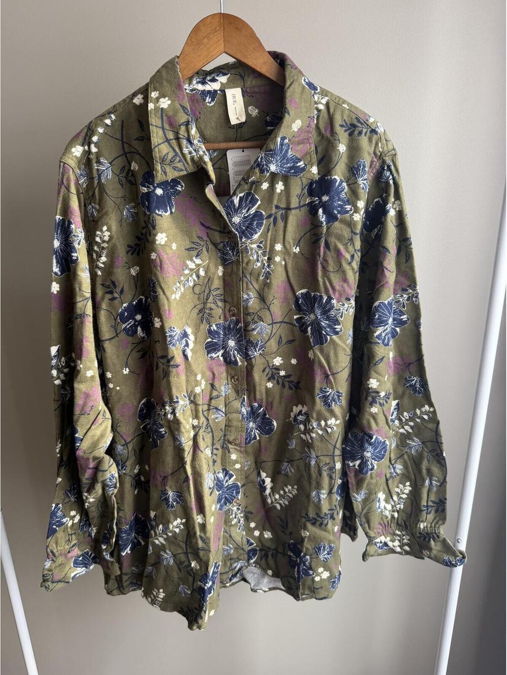Hue 100% cotton ruffled sleeve long sleeve floral button down shirt